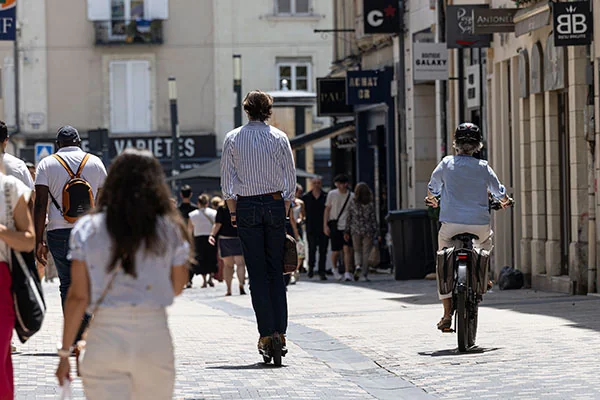 À Angers, trottinettes et vélos face à une règle plus stricte
