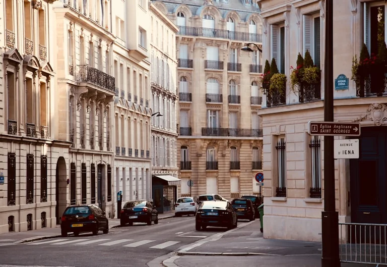 À Courbevoie, l’été change parking et services
