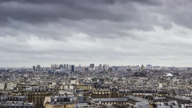 Courbevoie face à deux alertes météo: les gestes à suivre