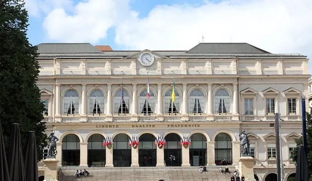 Saint-Étienne suit son conseil municipal en direct