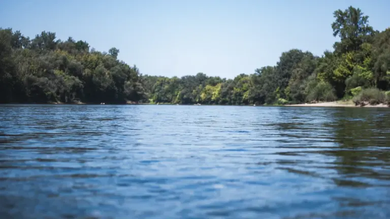 À Bergerac, la baignade est limitée aux zones surveillées