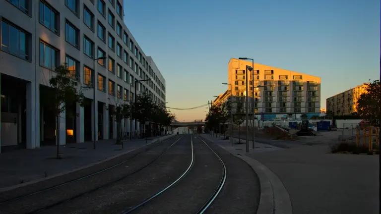À Courbevoie, l’été va bousculer rues et tramway