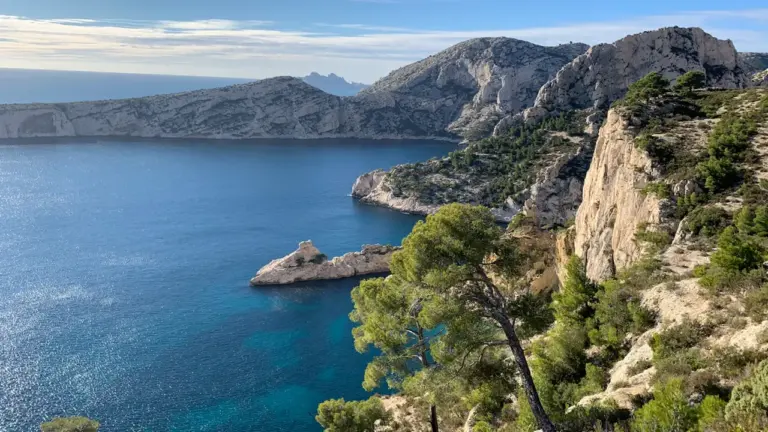 À Marseille, le risque rouge ferme les massifs