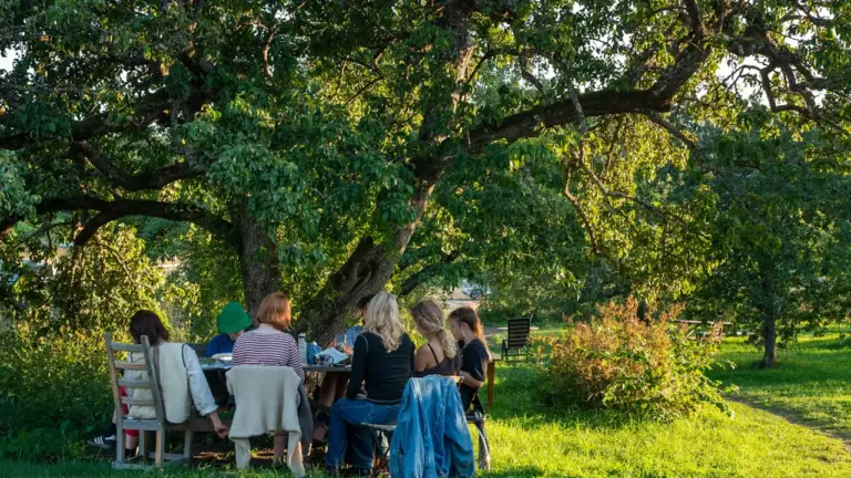 À Nantes, un accueil d’été pour manger et rompre l’isolement