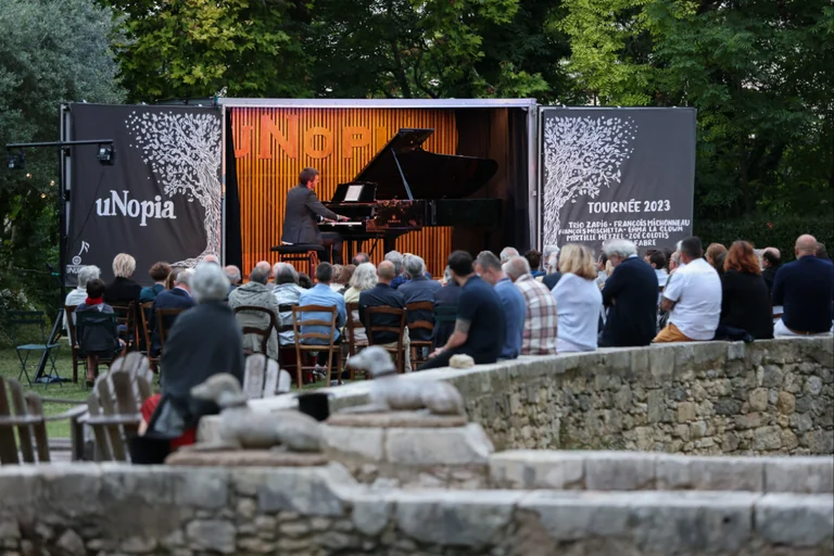 « Écoutons ! » : un concert gratuit sur un terrain de basket à Montpellier