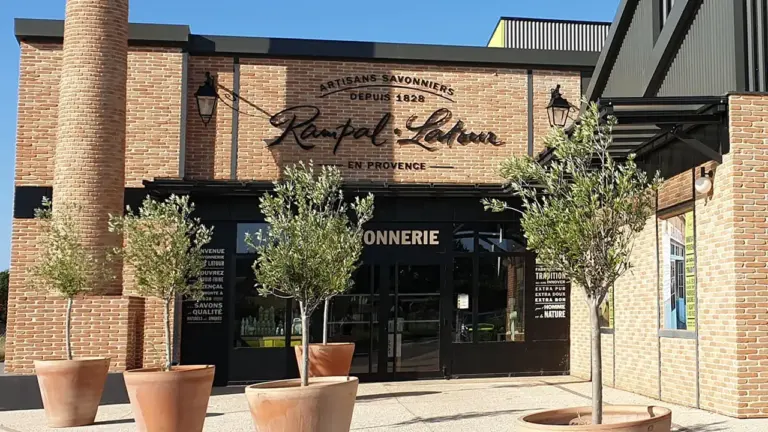 Plongée dans l’art du savon à Salon-de-Provence : les visites 2026