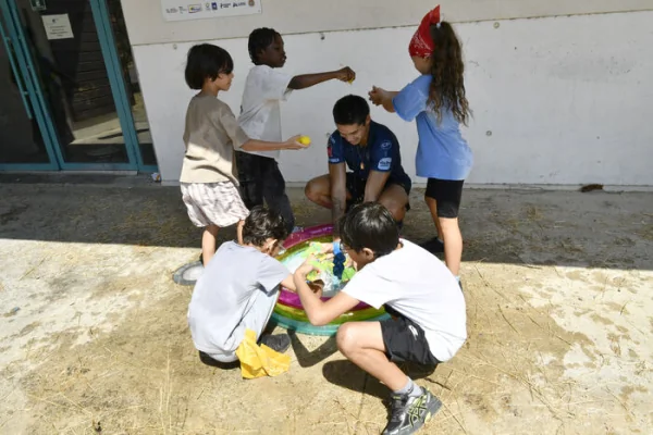 À Montpellier, l’été s’organise pour les enfants restés au quartier