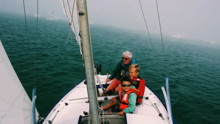 Fréjus : des cours de voile pour les 5-12 ans chaque mercredi