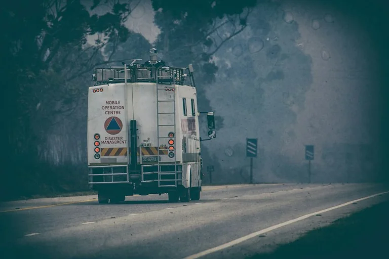 Incendie à Vitrolles : le feu contenu, les bus Zen A et Zen B déviés